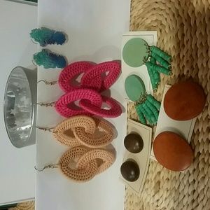 lots of fashion earrings